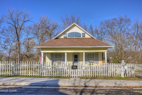 611 Hill St, Joplin, MO, 64801-2129 | Card Image