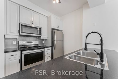 423-9 Boardwalk Dr, Toronto, ON, M4L6T1 | Card Image
