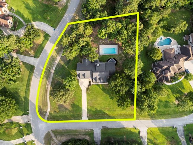 Spacious area lot. | Image 41