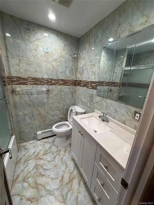 7961 78th Ave, Glendale, NY, 11385-7512 | Card Image