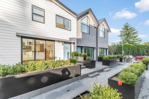 7353 Oak St, Vancouver, BC, V6P | Card Image