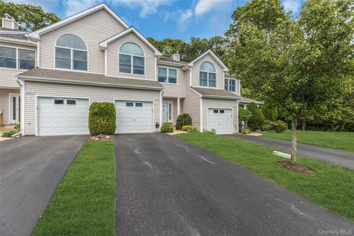 3402 Willow Pond Dr, Riverhead, NY, 11901-7231 | Card Image