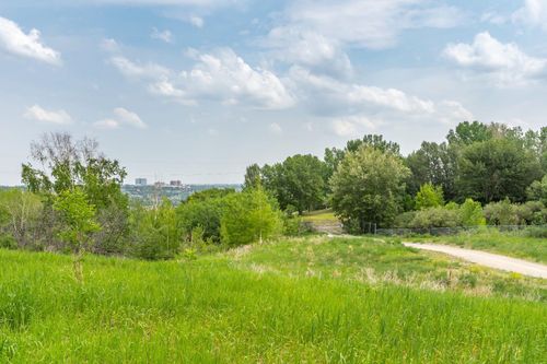 31-528 Cedar Cres Sw, Calgary, AB, T3C2Y8 | Card Image