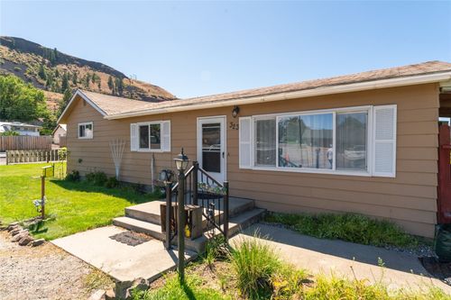 323 E Grand Coulee Ave, Grand Coulee, WA, 99133-9755 | Card Image