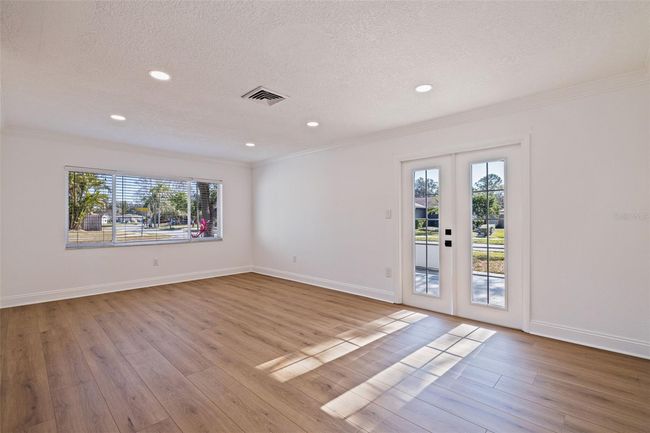Living Room | Image 12