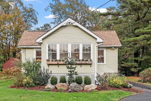 308 Holden St, Holden, MA, 01520-1740 | Card Image
