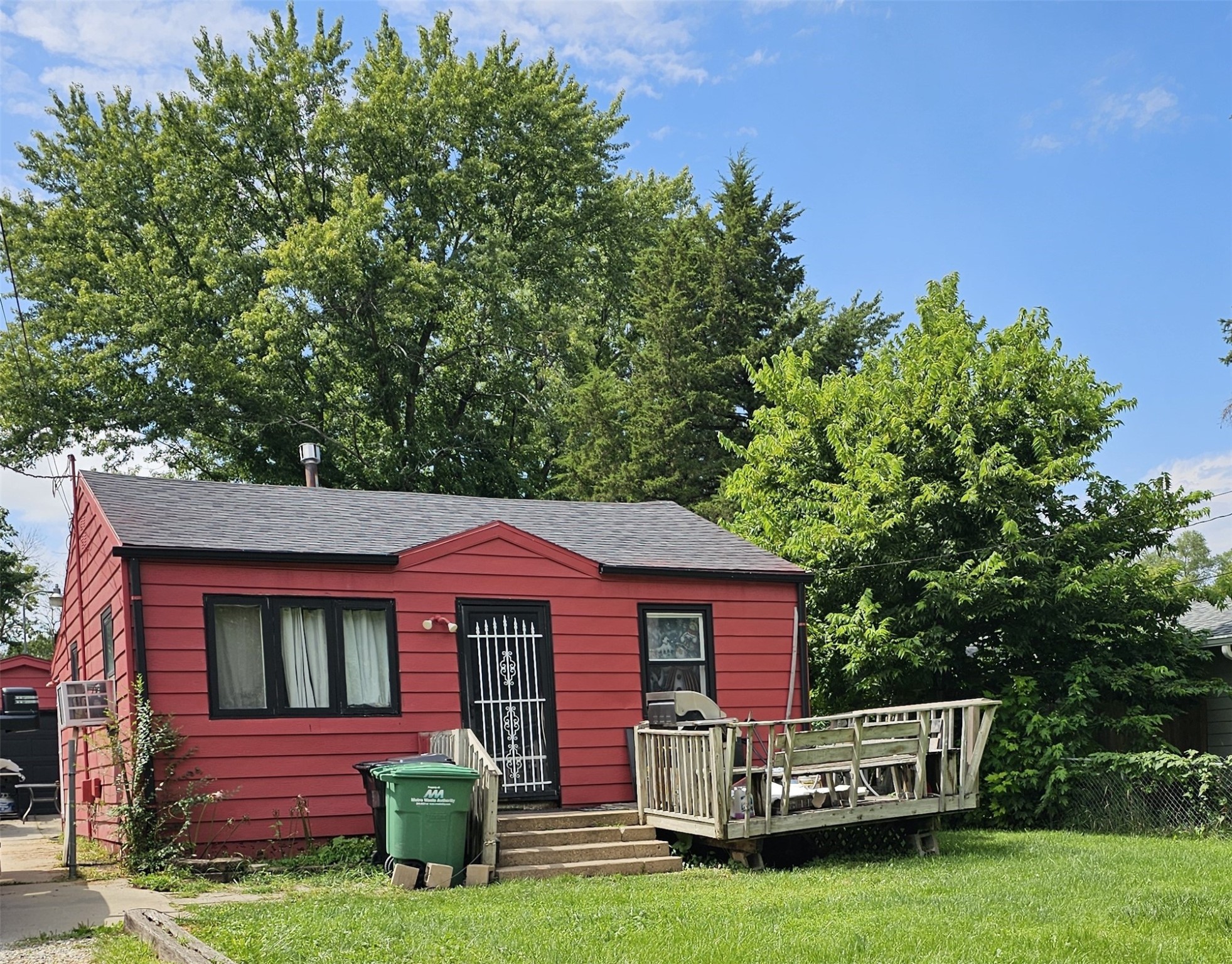 33rd Ct, Des Moines, IA 50317