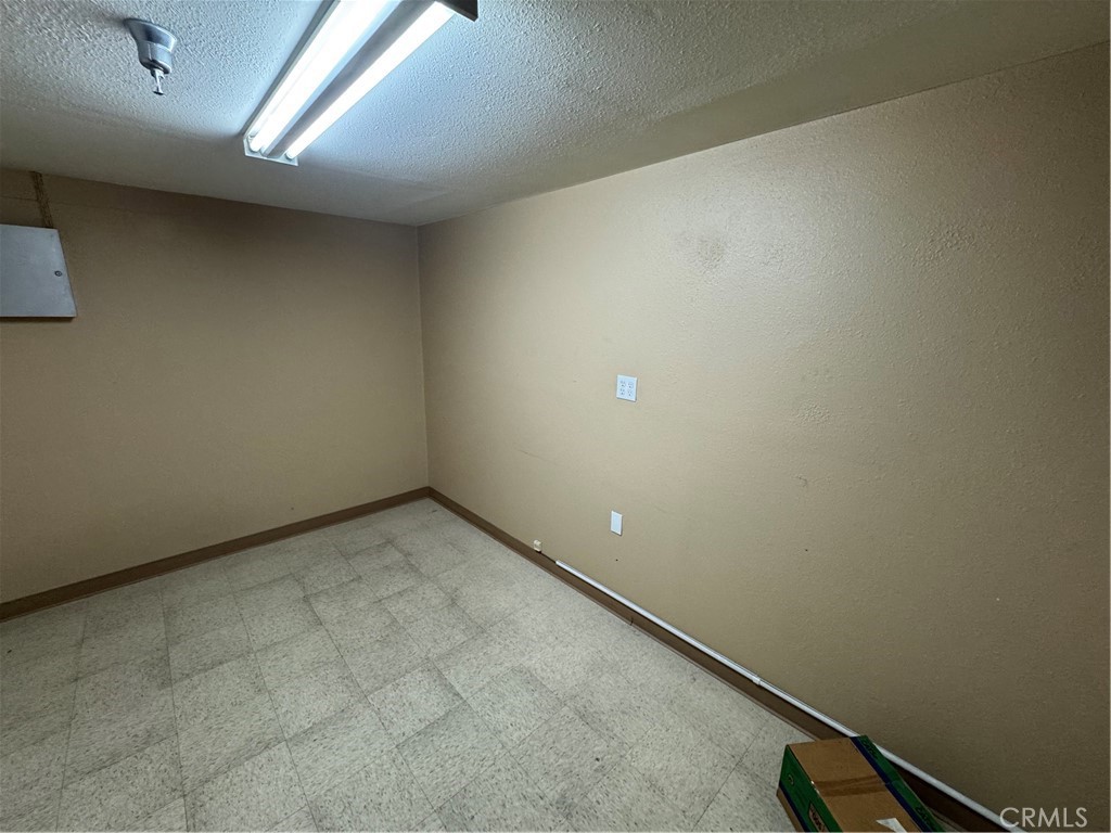 Commercial Lease in Fontana 3