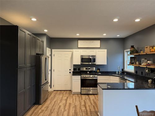 7674 Golf Meadows Dr Se, Caledonia, MI, 49316-7906 | Card Image