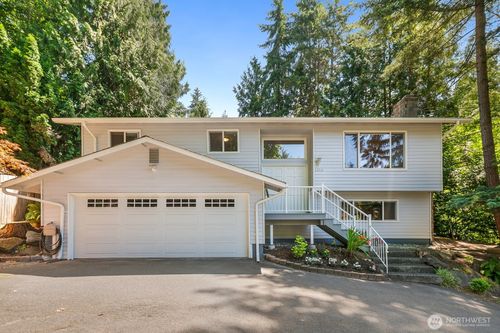 19514 35th Avenue Ne, Lake Forest Park, WA, 98155 | Card Image