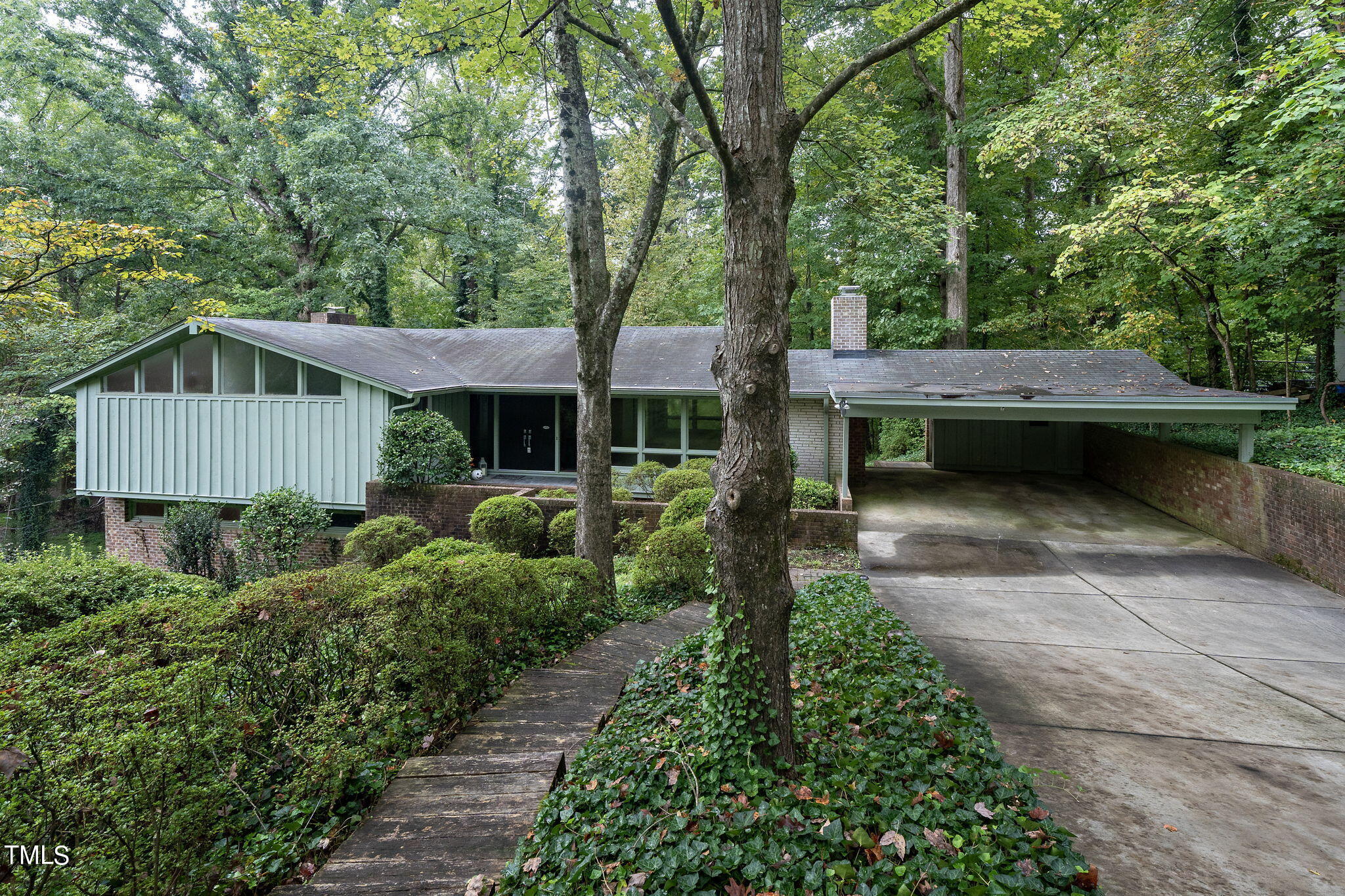 Thayer Dr, Raleigh, NC 27612