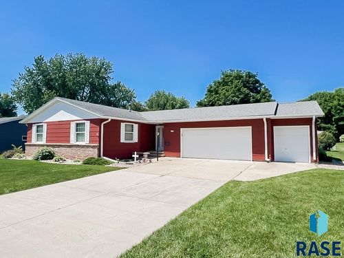 1101 N Spring St, Luverne, MN, 56156-1163 | Card Image