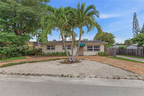 830 10th Ave, Hollywood, FL, 33019-1120 | Card Image