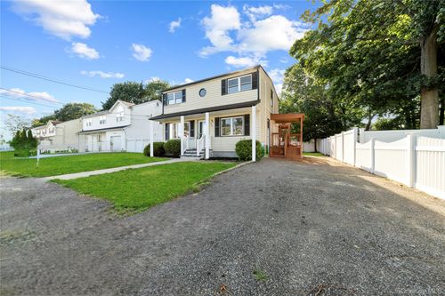 92 Washington Ave, Deer Park, NY, 11729-6918 | Card Image