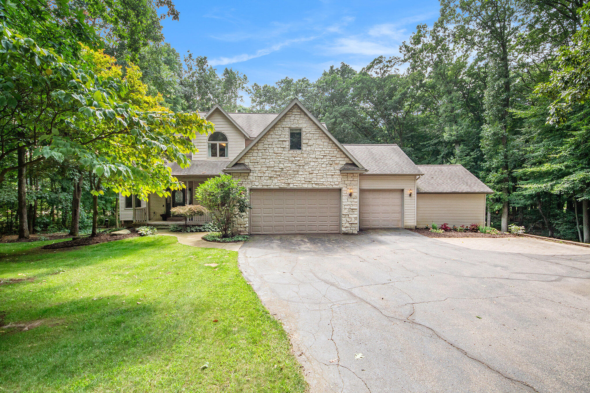 Strawberry Ln, Belmont, MI 49306