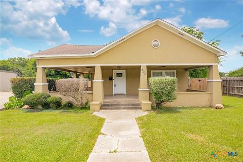 905 N Navarro St, Victoria, TX, 77901-6734 | Card Image