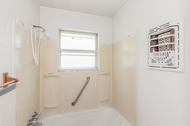 Full bath with shower / tub combination | Image 32
