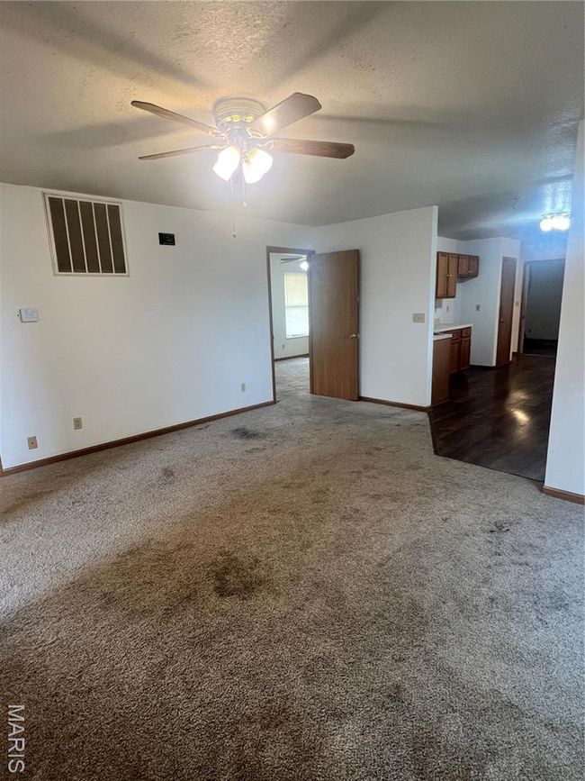 1114 S Main St, House other with 3 bedrooms, 2 bathrooms and 2 parking in Vandalia MO | Image 4