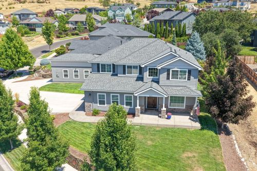 661 Forest Ridge Dr, Medford, OR, 97504-8085 | Card Image