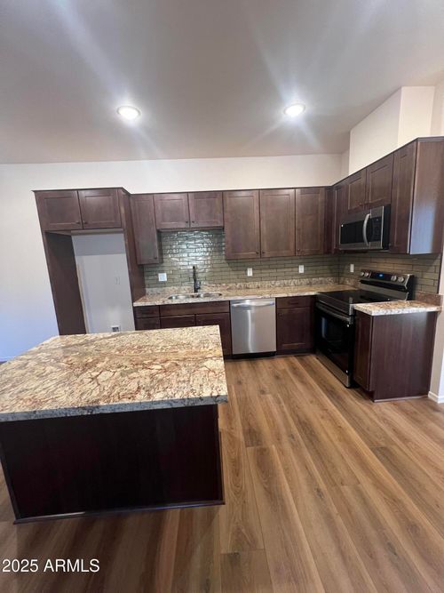 102-2950 W Presidio Dr, Flagstaff, AZ, 86001-9170 | Card Image