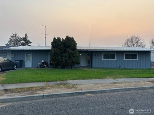 b-9008 Bong Loop, Moses Lake, WA, 98837-3177 | Card Image