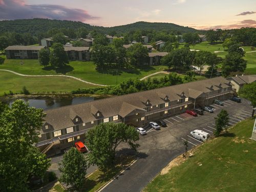 21-31 Golfshores Dr, Branson, MO, 65616-3782 | Card Image
