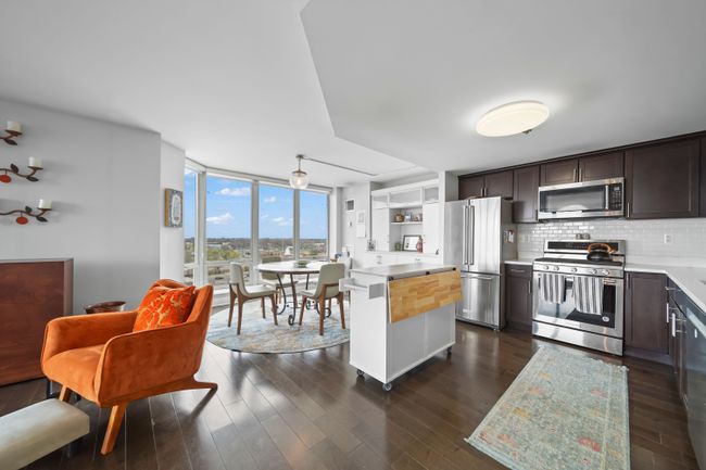 Kitchen & Dining Room | Image 9
