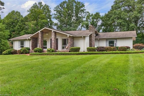 323 Nurse Rd, Ararat, NC, 27007-8215 | Card Image