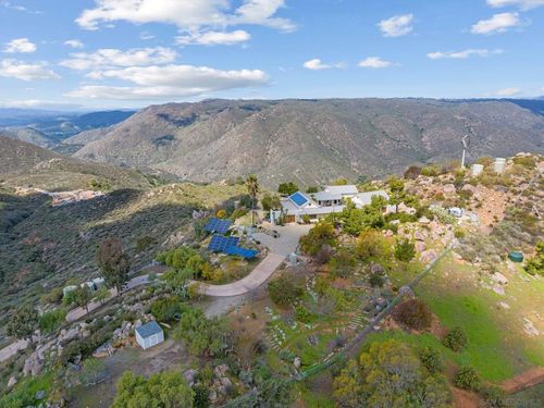 20385 Rancho Villa Rd, Ramona, CA, 92065-7656 | Card Image