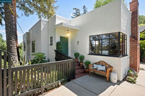 7 Las Mesas Path, Orinda, CA, 94563-2232 | Card Image