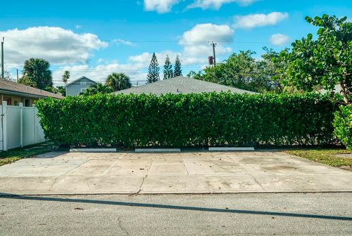 915 S N St, Lake Worth Beach, FL, 33460-5173 | Card Image