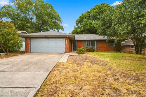 809 S Atkerson Ln, Euless, TX, 76040-4743 | Card Image