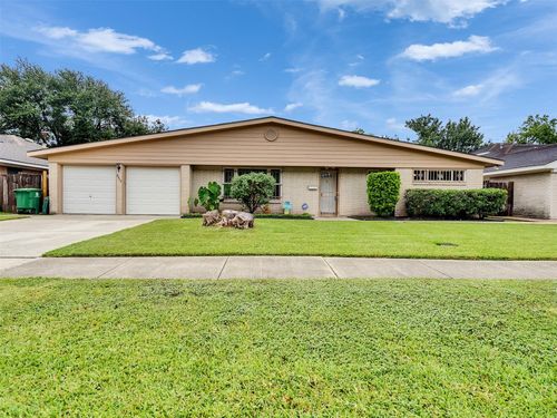 8639 Hinman St, Houston, TX, 77061-3243 | Card Image