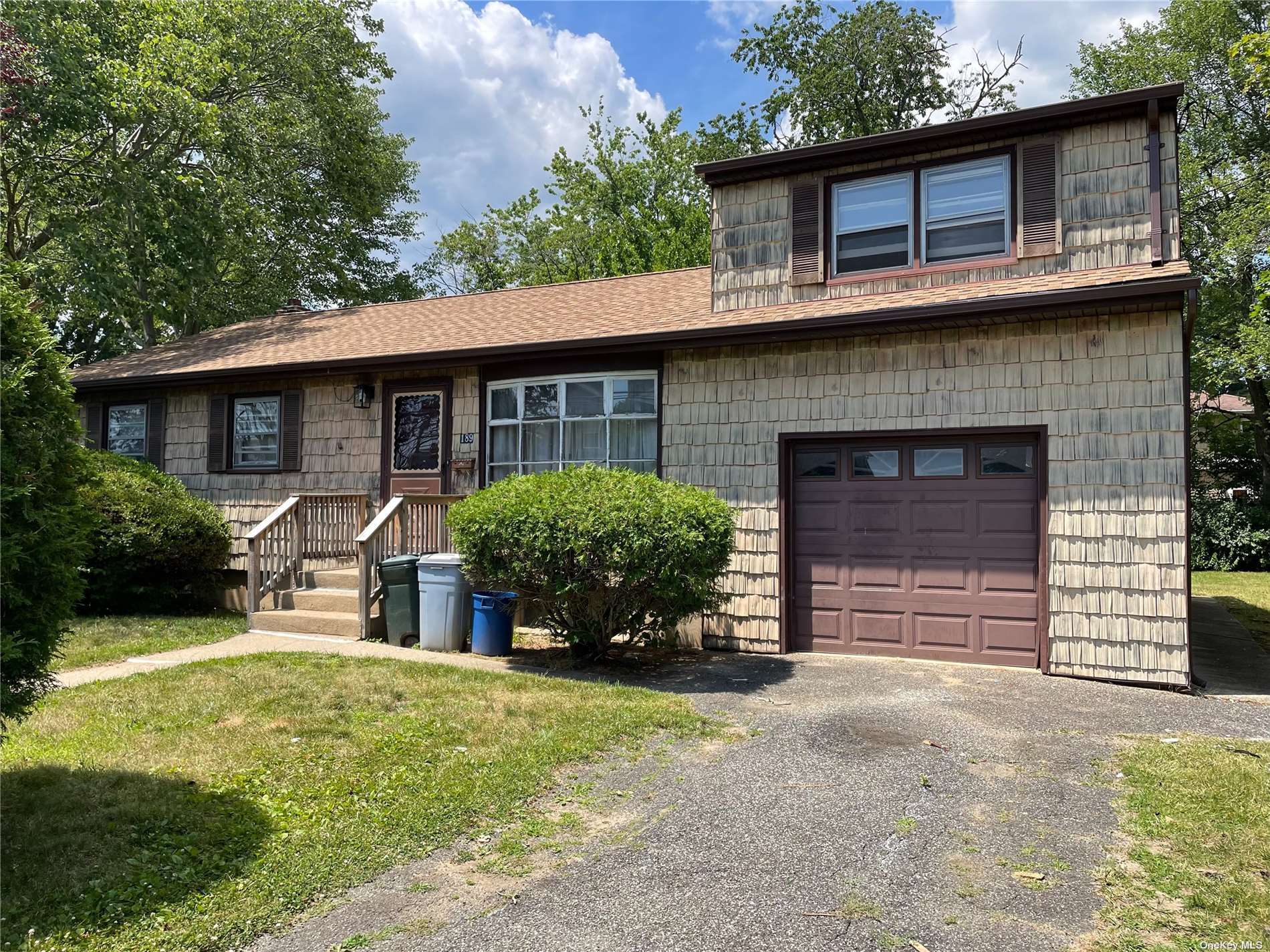 Manhattan Ave, West Babylon, NY 11704