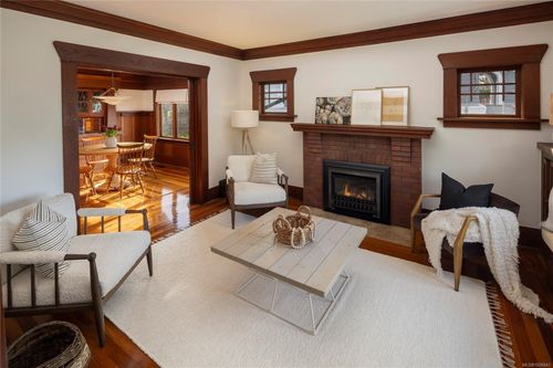 939 Cowichan St, Victoria, BC, V8S4E6 | Card Image