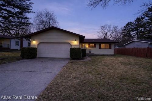 350 E Rising St, Davison, MI, 48423-1614 | Card Image