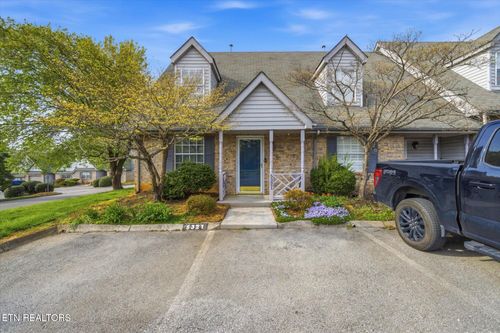 5321 Trace Manor Ln, Knoxville, TN, 37912-4883 | Card Image