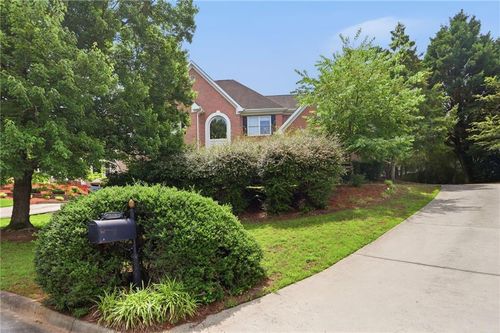 519 Emerald Lake Ln, Sugar Hill, GA, 30518-5600 | Card Image