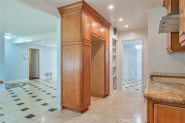 20129 Halsted St, House other with 3 bedrooms, 2 bathrooms and 2 parking in Chatsworth CA | Image 12