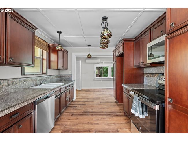 512 4 Th St, House other with 3 bedrooms, 2 bathrooms and null parking in Myrtle Point OR | Image 14