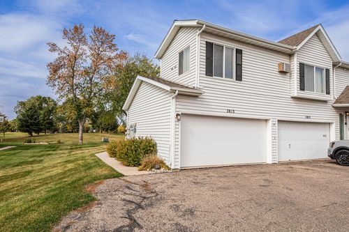2813 32nd St S, Moorhead, MN, 56560-5401 | Card Image
