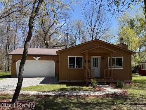 207 Butterfield Ln, Houghton Lake, MI, 48629-9162 | Card Image