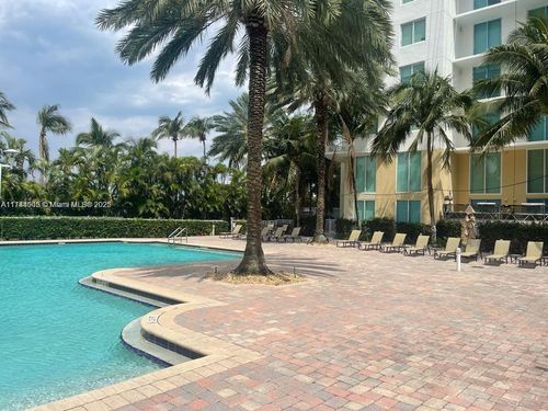 mez7e-1755 E Hallandale Beach Blvd, Hallandale Beach, FL, 33009-4684 | Card Image