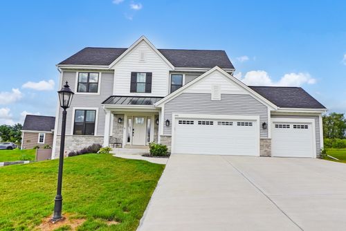 3741 Howell Oaks Dr, Waukesha, WI, 53188-3807 | Card Image