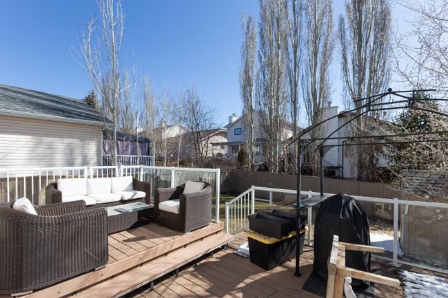 121 Sierra Morena Close Sw, Home with 4 bedrooms, 3 bathrooms and 4 parking in Calgary AB | Image 32