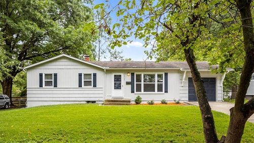 13129 Sycamore Ave, Grandview, MO, 64030-3590 | Card Image