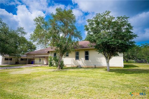 304 Turner St, Yoakum, TX, 77995-3716 | Card Image