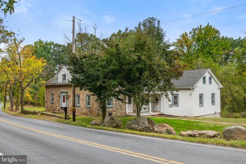 6709 Mountain Rd, Macungie, PA, 18062-9623 | Card Image