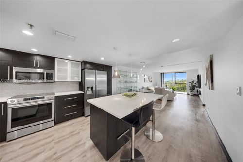 610-3001 W Rolling Hills Cir, Davie, FL, 33328-1948 | Card Image