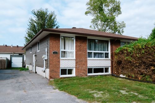 11 Massey Dr, North Bay, ON, P1A3Y2 | Card Image